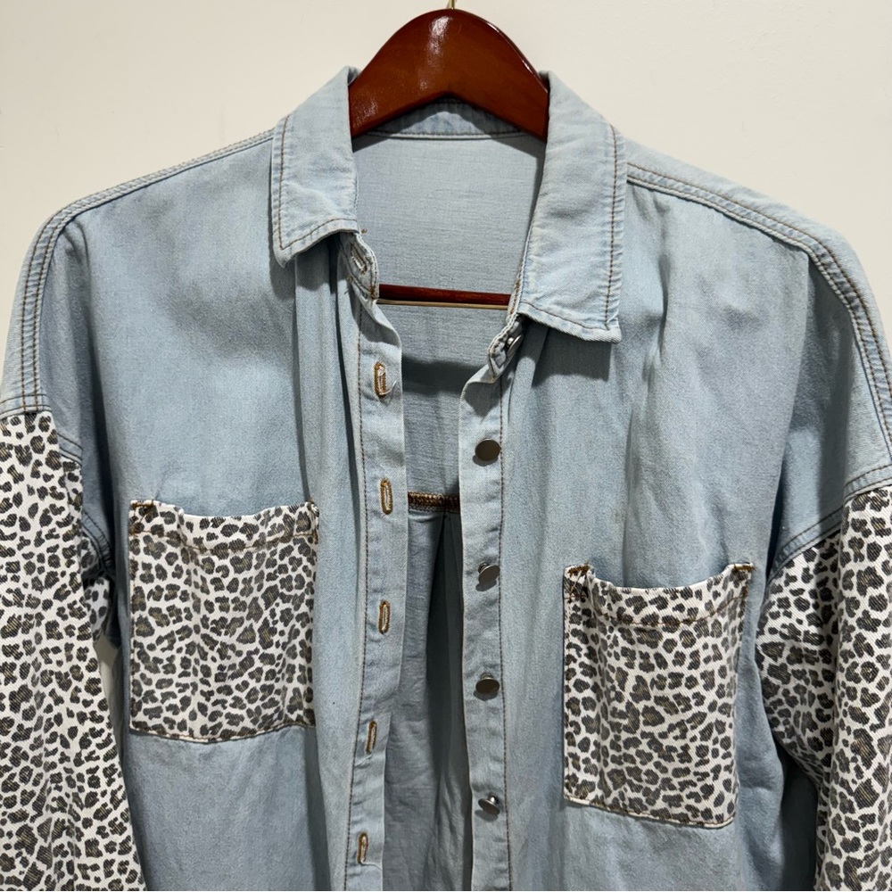 Leopard Print‎ Contrast Denim Button Down Shirt Jacket Shacket Women’s Size M - Picture 2 of 7